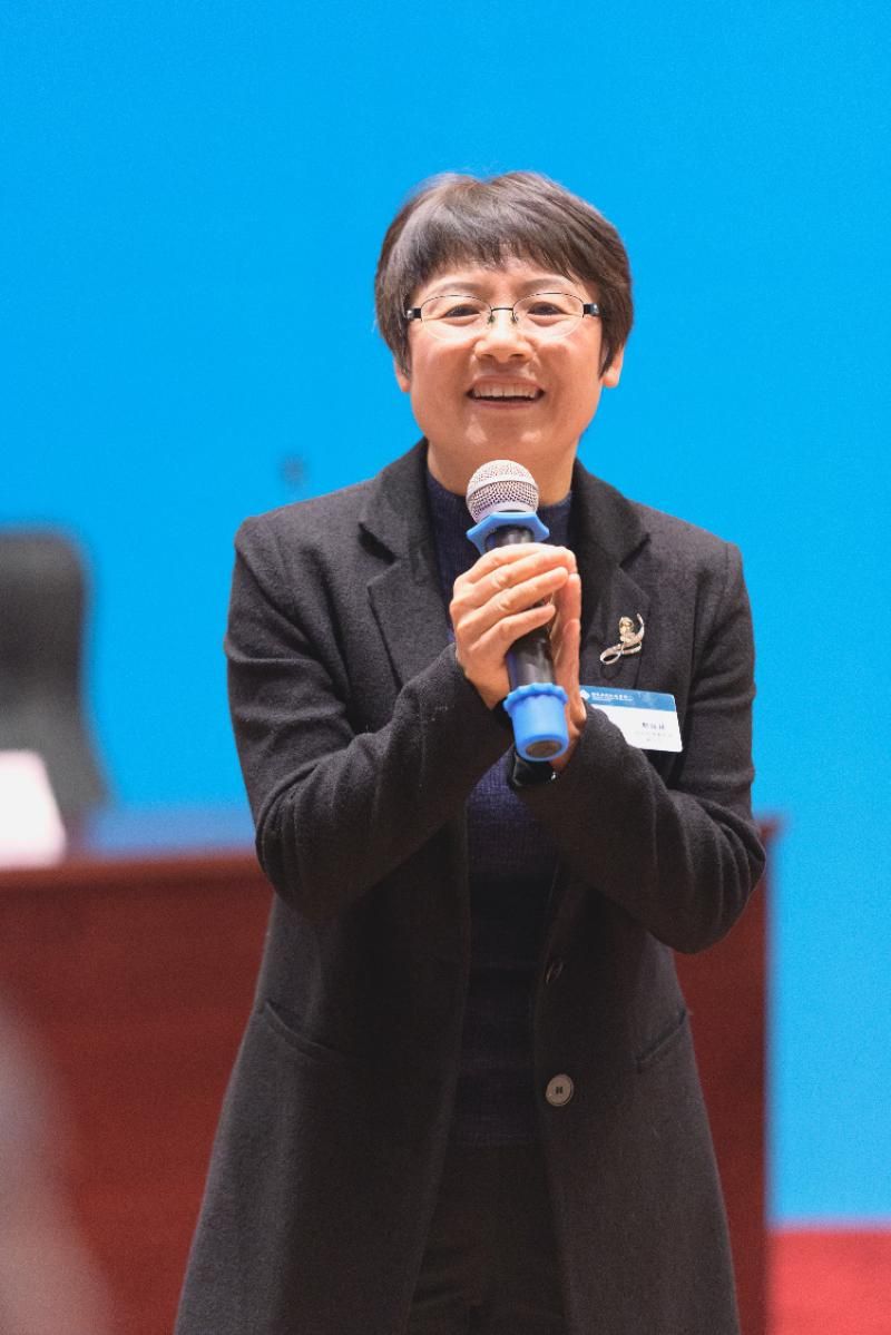 郭丽娟老师代表班主任团队发表感言，她充分肯定了本次辩论会，认为准备充分、组织周密、精彩纷呈，并对付出巨大智慧和心血的选手及幕后筹备人员表示感谢。