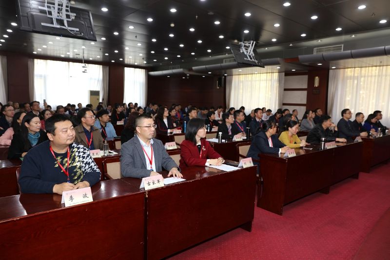 通过培训学习，大家进一步坚定了理想信念，增强了立德树人、弘扬和培育社会主义核心价值观的自觉性，不仅启迪了思维、点燃了智慧、坚定了信心、增加了勇气，更为每个学员今后个人的职业发展提供了思路及借鉴。（撰稿：社会科学教研部 张虹；摄影：图书信息技术部 于荣壮；编发：宣传中心 梁洋生；编审：宣传中心 张进强）