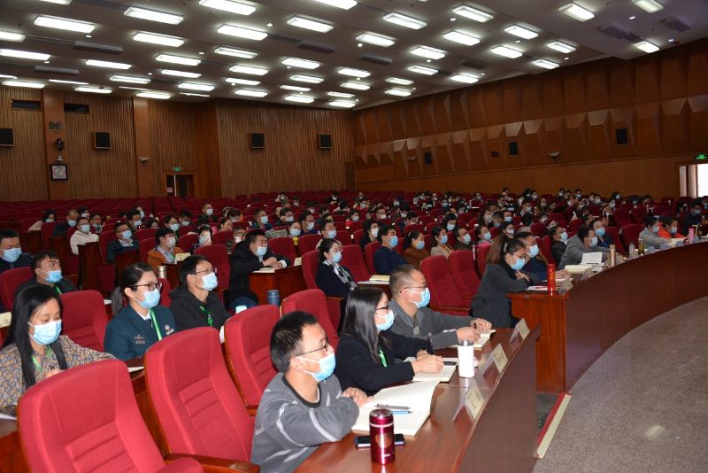 开班式由班主任、学院学校管理教研部主任从春侠主持。开班式后，刘贵芹以《深入学习贯彻习近平总书记关于教育的重要论述特别是“3·18”重要讲话精神 持续深化新时代高校思政课改革创新》为题为学员们作了开班报告。（撰稿：学校管理教研部 刘益东；摄影：后勤管理服务中心 韩海军；编发：宣传中心 梁洋生；编审：宣传中心 张进强）