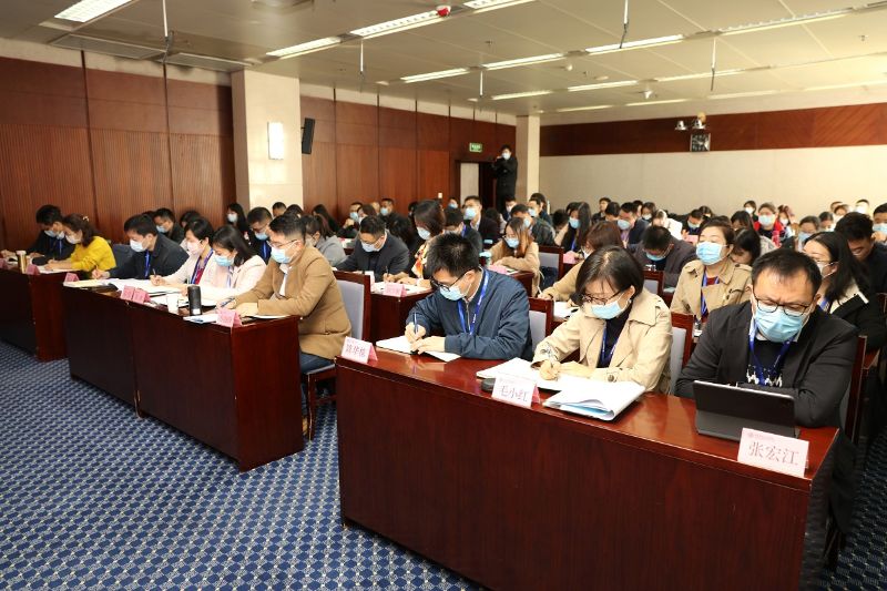来自部机关司局、直属单位和部属高校的72位学员及班主任老师参加开班式并听取了专题报告。（撰稿：班主任、学校管理教研部 田岚洁；审稿：国际合作与培训部 许淑红；摄影：图书信息技术部 于荣壮；编发：宣传中心 梁洋生；编审：宣传中心 张进强）