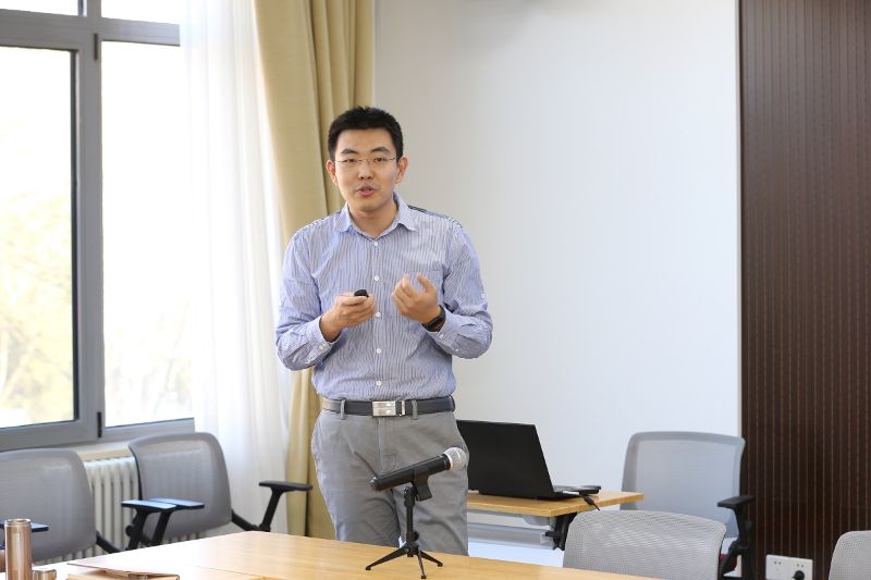 “青年教师代表”刘益东，分享了关于“学习”“学习力”的见解，以及参加两次学术会议的收获。与会者争相提问交流，互动热烈。大家纷纷表示，受到了启发，共享了学习经验和收获。