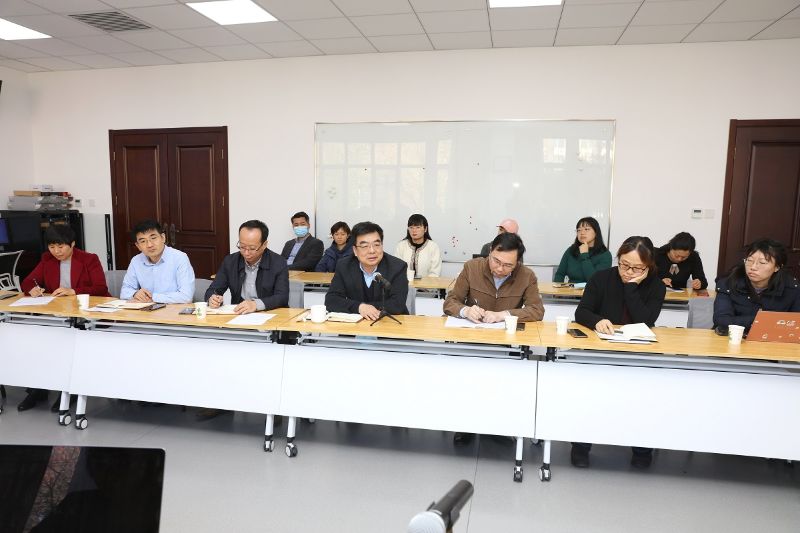 学院党委一直高度重视教职工队伍建设，特别是今年以来在疫情防控形势下仍选派近50位干部和教师参加各类培训学习活动。本次活动具体由人事处负责落实，李改副处长主持学习会。学院各教研部教师以及办公室、人事处、科研部、教务部、国际合作与培训部、教育管理杂志社、图书信息技术部等部门教职工近30人参加了学习活动。（供稿：人事处 李改；摄影：图书信息技术部 于荣壮；编发：宣传中心 梁洋生；编审：宣传中心 张进强）