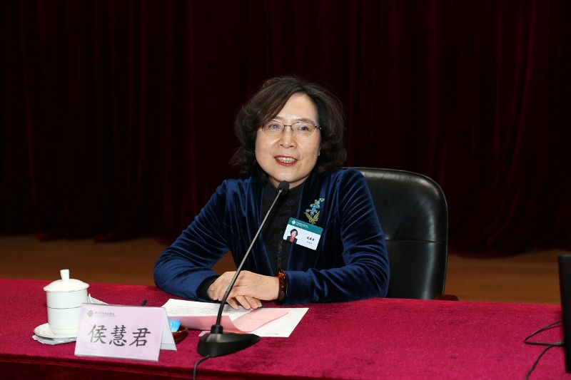 侯慧君代表国家教育行政学院欢迎大家到学院学习，也对大家长期以来对学校事业发展的支持表示衷心感谢。侯慧君指出，党的十八大以来，尤其是全国教育大会的召开，开启了加强党的全面领导的新的伟大工程。部党组高度重视教育系统党的建设，教育部直属机关党校也设在学院。在基础教育司的直接指导下，学院于2017年4月成立了中小学网络党校，承担了4期全国中小学党组织书记网络培训示范班，累计培训学员18万人，覆盖全国所有区县。学院通过线上和线下相结合的方式，使广大学员加深了对新时代党的建设新要求新使命的理解，进一步提升了党性修养，增强了将党建与业务深度融合的能力，深化了对学校党建工作实践的经验总结和深度思考。侯慧君强调，同志们今天来到学院培训学习是恰逢其时。在全国上下深入学习领会习近平新时代中国特色社会主义思想和习近平总书记关于教育的重要论述、深入学习宣传贯彻党的十九届五中全会精神之际，希望大家通过难得的学习和交流机会，准确把握“十四五”时期经济社会发展的主要目标和2035年远景目标，准确把握全会对教育事业发展作出的重大部署，深入研讨中小学党组织书记如何在新形势新阶段落实好立德树人的根本任务，为到2035年总体实现教育现代化、建设教育强国开好局、起好步。
