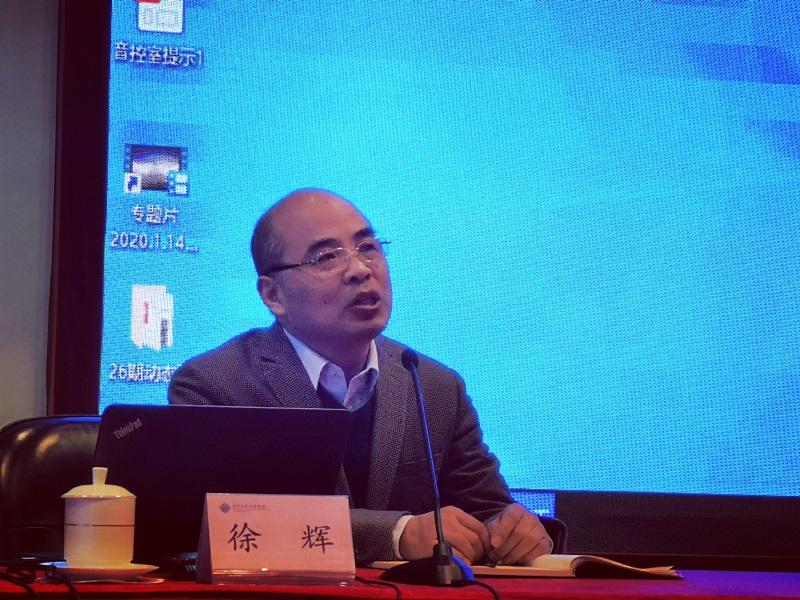 阜阳市太和县教育局党组书记、局长徐辉就如何实现教师减负,推进优质均衡,学校自主办学,教师工作热情激发,教师职称评聘统筹,有效惩戒教育及如何协调教育督导、明查暗访和各种类型进校园活动与学校教育教学秩序的关系等问题进行解答。 阜阳市太和县教育局党组书记、局长徐辉就如何实现教师减负,推进优质均衡,学校自主办学,教师工作热情激发,教师职称评聘统筹,有效惩戒教育及如何协调教育督导、明查暗访和各种类型进校园活动与学校教育教学秩序的关系等问题进行解答。