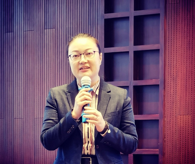 上海市崇明区教育局中教科长耿慧慧就如何真正落实公民办学校平等权利等问题进行畅谈。 上海市崇明区教育局中教科长耿慧慧就如何真正落实公民办学校平等权利等问题进行畅谈。