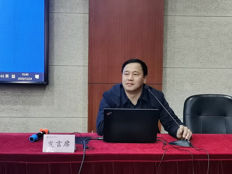 内蒙古通辽市奈曼旗教科体局局长刘会春用风趣幽默的语言、平静舒缓的语调娓娓道来奈曼旗教育的基本情况,通过统筹规划、调整布局、多元投资、建设队伍、确保质量等举措,实现穷县办强教育,发出教育人自己要重视自己、按规律办教育、缺钱不缺精神的深深感触。 内蒙古通辽市奈曼旗教科体局局长刘会春用风趣幽默的语言、平静舒缓的语调娓娓道来奈曼旗教育的基本情况,通过统筹规划、调整布局、多元投资、建设队伍、确保质量等举措,实现穷县办强教育,发出教育人自己要重视自己、按规律办教育、缺钱不缺精神的深深感触。