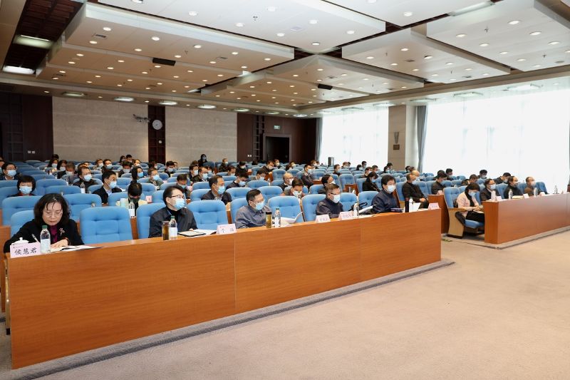 全体参训学员聚焦全会对教育事业发展作出重大部署和教育现实问题进行学习和研讨，加深理解和认识，撰写学习体会。大家一致表示，通过深入系统学习，进一步深化了对党的十九届五中全会精神的理解和把握，更加明确了全会对教育事业发展作出的重大部署。作为直属机关干部，要走在前，作表率，把思想和行动统一到全会精神上来，全面对标中央精神，不断提高政治判断力、政治领悟力、政治执行力，不断提高推动建设高质量教育体系的本领和能力，为加快推进教育现代化，建设教育强国，办好人民满意的教育贡献力量。（供稿：社会科学教研部 郭丽娟；摄影：图书信息技术部 于荣壮；编辑：宣传中心 梁洋生；编审：张进强）