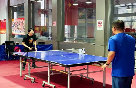 本次比赛以班级为团队，以男子单打、男子双打、女子单打和混合双打为项目进行循环赛。参赛的5个代表队：第20期浙江中青班、第65期校长班、第20期高校中层班、第20期高职中层班以及国教院职工队，相互本着“友谊第一、比赛第二”竞赛精神进行友好比拼。全体选手们都以饱满的热情和高度的积极性全身心的投入到此次比赛中，充分发挥了敢打敢拼的进取精神。