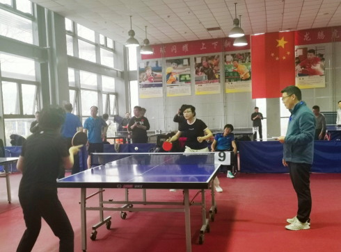 浙江中青班由余韬、李甫贵担任男单选手，周安鼎、刘乐担任男双选手，王敏敏担任女单选手，章子华、魏明担任混双选手。虽然大家平时没有经过专门的训练，并且在刚开学第一天就投入了体育比赛，但都能迅速调整状态积极投入。面对其他几组已提前入学，有一定程度训练基础的选手，同样赛出了拼搏进取的体育精神。三天的比赛异常激烈，过程中不时传出热烈的喝彩声，兴奋的“好球”声不断，各路强手也在比赛中不断地涌现出来。