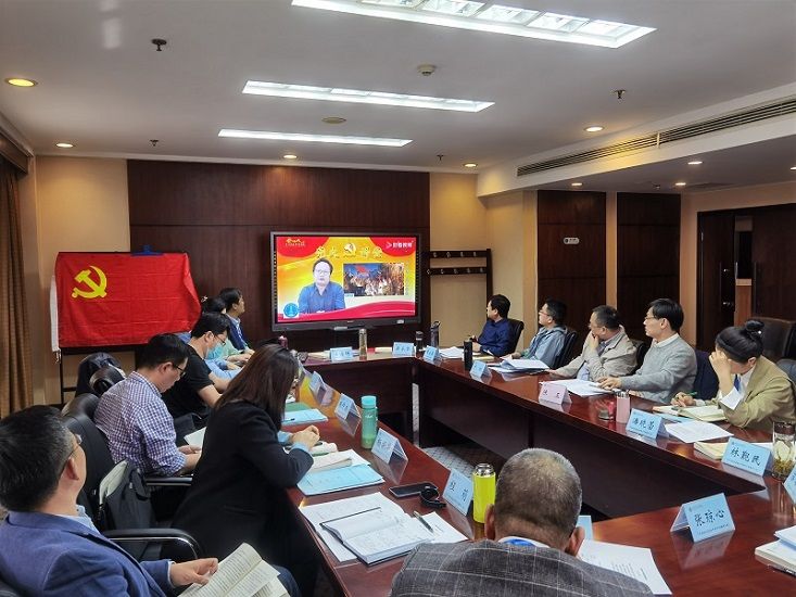 “网络＋视频”模式：专家引导学党史。学员们积极收集网络学习资源，通过《学习强国》、国家教育行政学院在线学习资源等渠道，观看专题视频、党史讲堂，学习党的百年奋斗历程，深入理解“为什么历史和人民选择了中国共产党，为什么必须坚持走中国特色社会主义道路、实现中华民族伟大复兴”。丰富多彩的学习资料，增强了党史学习教育的吸引力和感染力，充分发挥了党史教育人、启迪人、感化人和鼓舞人的积极作用。