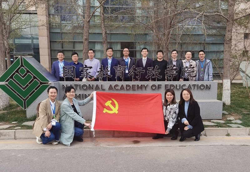 为了深入开展党史学习教育，来自第二十期浙江省高校中青班的46名学员在组织读原著、学原文、悟原理的基础上，探索“网络＋视频”、“聆听＋传唱”、“分享＋互动”、“讲授＋体验”、“诵读+品味”等有“声”有“色”、有“滋”有“味”、可“观”可“感”的党史学习教育模式，让红色教育入心，让红色精神入脑，让红色基因融入血液。