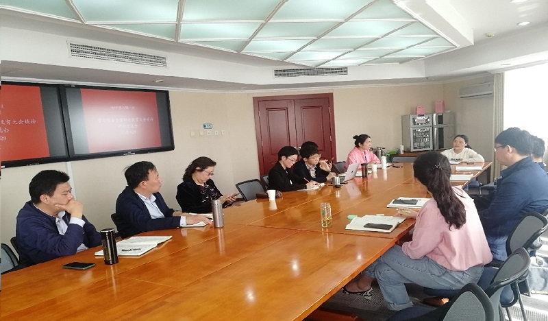 4月29日下午,第六十二期高校中青年干部培训班(高职中青第8期)在校长大厦开展“深入学习领会全国职业教育大会精神”专题研讨会议。会议由各班班主任分别主持,全体学员参与了学习活动。大家都对职教大会的胜利召开倍感振奋、反响热烈,来自84所高职院校的85位学员结合学校办学情况和本职岗位逐一发言,畅谈学习全国职教大会精神的体会认识。 4月29日下午,第六十二期高校中青年干部培训班(高职中青第8期)在校长大厦开展“深入学习领会全国职业教育大会精神”专题研讨会议。会议由各班班主任分别主持,全体学员参与了学习活动。大家都对职教大会的胜利召开倍感振奋、反响热烈,来自84所高职院校的85位学员结合学校办学情况和本职岗位逐一发言,畅谈学习全国职教大会精神的体会认识。