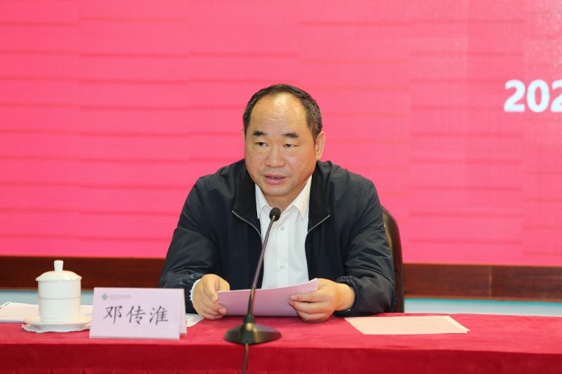 邓传淮在讲话中代表政法司对全体学员表示热烈欢迎，对国家教育行政学院的精心准备表示衷心感谢。邓传淮指出，今年是学习贯彻习近平法治思想的开局之年，是全面推进依法治教、依法治校、依法办学的关键之年，也是提升高校治理体系和治理能力的攻坚之年，教育法治战线应当同学习习近平总书记关于教育的重要论述结合起来，走在前、作表率。邓传淮强调，高校法治工作是政治性很强的业务工作，也是业务性很强的政治工作，需要一支德才兼备、素质过硬、坚强有力的高校法治工作人才队伍，希望学员们安心沉浸学习，充分交流互动，分享有益经验做法，努力形成学习共同体、事业共同体和情感共同体；作为“种子”学员，带动各省区市和各高校法治工作迈上新台阶，结合工作实际多与政法司加强沟通交流；善于运用法治思维和法治方式抓教育治理，书写高校依法办学、依法治校能力提升攻坚行动的奋进之笔。