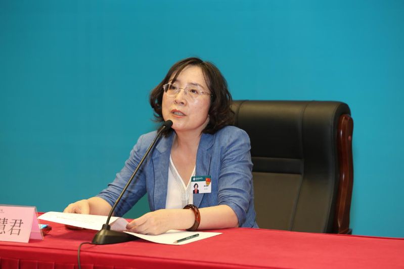 侯慧君同志在总结讲话时对石中英教授表示衷心感谢，并对学院全体党员干部提出明确要求：一是要不断提升自身党性修养和人格理想，深入学习和锤炼自身人格理想，做共产党人格理想的坚定信仰者。二是要深入实践、传承共产党员的人格理想教育，做共产党人格理想的忠实实践者。三是要坚定马克思主义的信仰，广大教师要学会用学术讲政治，将共产主义的理想信念讲透彻、讲深入，做共产党人格理想的有力传播者，为建设高质量教育体系贡献学院智慧和力量。