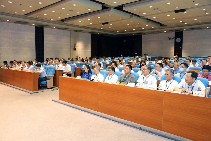 来自四川省内公办高校的82名校长参加了本期培训班，学员将围绕校长政治能力、办学治校能力提升开展为期一周的研修学习，研修形式多样，包括专题讲座、分组研讨、经验交流等。（供稿：社会科学教研部 高艳青；摄影：图书信息技术部 于荣壮）