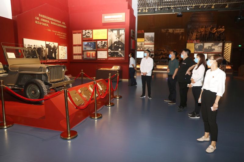 大家一致表示，本次参观帮助大家更生动地学习党史，感受现在美好生活的来之不易，感悟中国共产党为中国人民谋幸福、为中华民族谋复兴的初心和使命。回望过去的奋斗路，眺望前方的奋进路。在此次沉浸式体验中，更真切地体会到中国红色政权的来之不易，更深刻地认识到中国共产党为什么能、马克思为什么行、中国特色主义为什么好，更坚定地以昂扬姿态满怀信心投身全面建设社会主义现代化国家新征程。（供稿：党政办公室 唐子晨；审稿：彭可为；摄影：图书信息技术部 于荣壮）