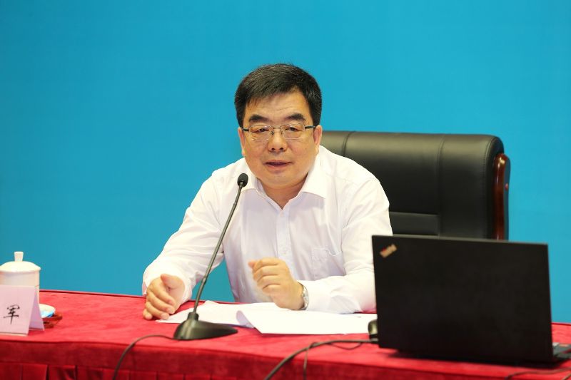 王治军首先代表学院欢迎河北交通职业技术学院干部教师来院学习，强调在全党上下学习认真贯彻习总书记“七一”重要讲话精神的重要时期，本期培训班举办正当其时，这充分体现了河北交通职业技术学院党委对干部教师队伍政治能力提升、党性教育的高度重视与周密安排。王治军希望全体学员做到以下四点要求：一是珍惜本次学习机会与迅速进入学习角色；二是严格自律与熟悉相关学习要求；三是充分利用学院培训平台开展广泛深入地交流；四是理论联系实际，学以致用，解决现实教育问题。