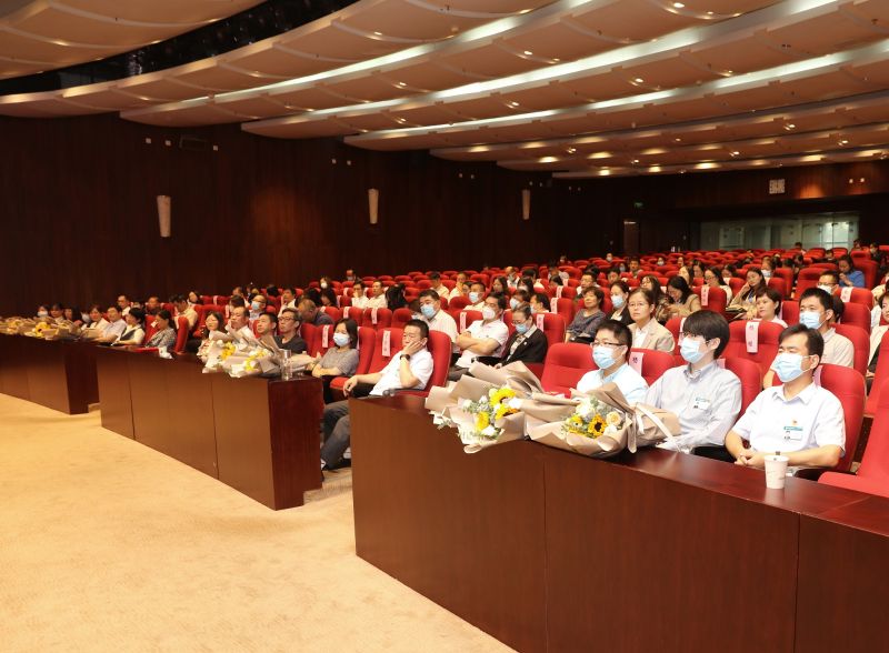 全体教职工参加了本次大会。（供稿：宣传中心 郭奕；图片：图书信息技术部 于荣壮、孙艳军；编发：宣传中心 徐宏伟；编审：张进强）