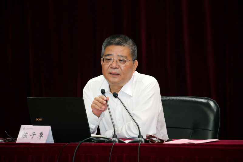 陈子季作了《学习贯彻全国职业教育大会精神，深化职业教育“三教”改革》的报告。他指出，全国职业教育大会是在建党100周年、“十四五”规划开局之年、开启全面建设社会主义现代化国家新征程的重要时刻召开的重要会议；大家要深刻领会习近平总书记关于职业教育工作的重要指示，准确把握职业教育“三教”改革重点任务，坚持“稳中求进”工作总基调，突出“塑造职业教育新生态”工作总目标，着力构建“一体、两翼、三力”工作总布局。最后他提出，职教创新团队要落实立德树人根本任务；坚持标准引领、科学规范，做好人才培养方案制订与实施；坚持以赛促教、以赛促研，引领教师提升教学能力。