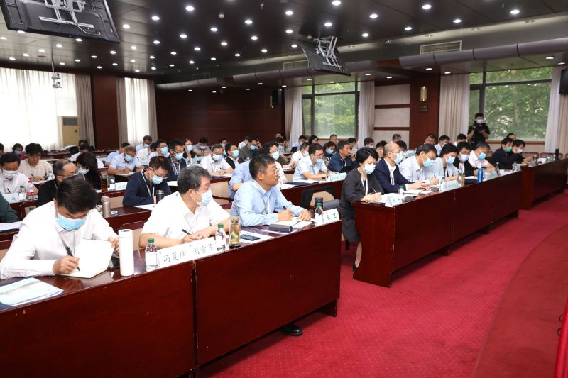 本期培训班共有36所教育部直属高校的66位新任职校领导，在为期六天的培训中，将通过专题报告、案例教学、分组研讨、大会交流等形式开展学习研修。（供稿：副班主任、学校管理教研部 屈潇潇；图片：图书信息技术部 于荣壮；编发：宣传中心 徐宏伟）