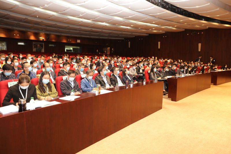 本期培训班旨在深入学习贯彻习近平总书记在庆祝中国共产党成立100周年大会上的讲话精神，认真学习领会中央关于干部监督工作的新精神新要求和部党组部署要求，深入交流干部工作经验做法，深入分析干部工作中存在的新情况新问题，切实抓好中央巡视整改工作，推动直属高校进一步提高选人用人工作规范化、科学化水平。来自教育部直属高校的146位组织部负责同志及工作人员将在院参加为期四天的培训学习。（供稿：班主任、学校管理教研部 杨中超；摄影：图书信息技术部 于荣壮；编发：宣传中心 徐宏伟）