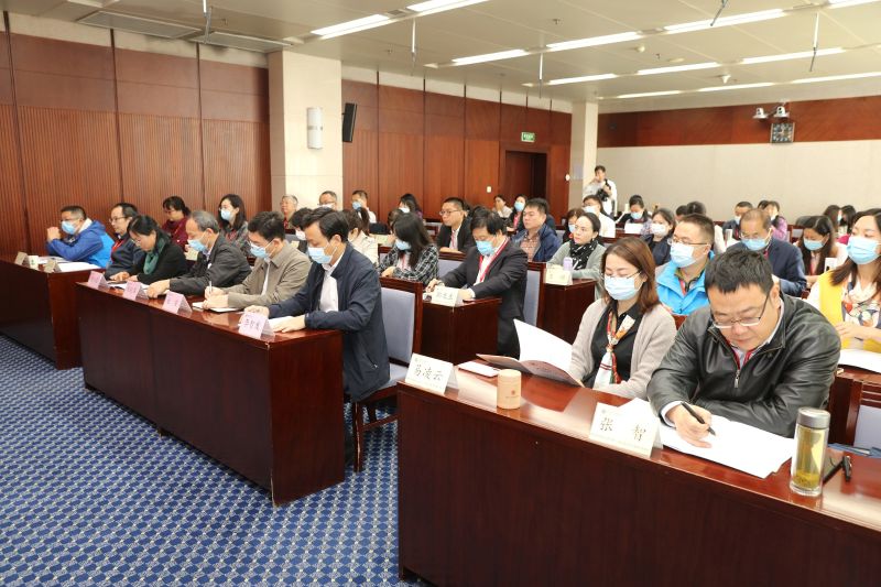 教育部直属机关党委组织宣传处负责同志、学院机关党校办公室负责同志和班主任工作团队参加了开班式。来自部直属单位的43位处级党员干部将进行为期40天的集中学习，期间将就“双减”政策落实情况分赴福建、深圳开展一周的专项调研，为推动教育“十四五”开好局、起好步献计献策。（供稿：班主任、社会科学教研部 赵玄；摄影：图书信息技术部 于荣壮；编发：宣传中心 徐宏伟）