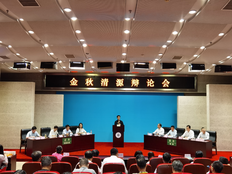 9月28日下午，第二期教育部直属机关中青年干部培训班暨第六十四期高校中青年干部培训班组织了辩论赛。辩论会以“网络使人更亲近”和“网络使人更疏远”为正反方。学员夏帆担任辩论会主持，大班学习委员罗光春担任辩论队点评嘉宾，郭丽娟、赵宏强、高艳青、赵京、郝富军五位班主任到场指导。