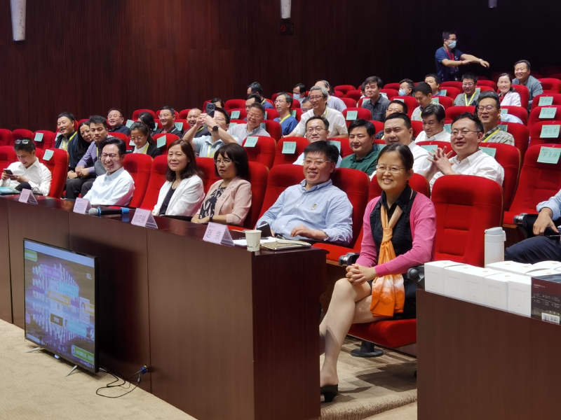 现场学员“以学心听”，场上辩手“以公心辩”。赛后，大家用投票的方式决定正方为获胜方，学员石慧霞获得最佳辩手称号。