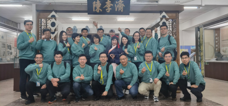 10月9日下午，第二期教育部直属系统中青年干部培训班暨第六十四期高校中青年干部培训班分班开展京内调研活动，各班班主任跟班参加指导和调研。中青一班学员调研北京中医药大学，学习了解勤求博采、厚德济生的办学精神。