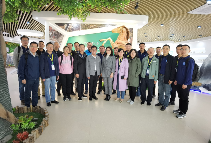 中青五班在中国农业大学动物标本馆、生命科学中心、农学院，调研学习特色学科建设和科技创新工作等情况。（撰稿：各班宣传委员 张天伟、周倩、孙祖宇、严帅、闫研； 统稿：大班宣传委员、上海财经大学党委常委、宣传部长 章益国； 审稿：分班主任、学院社科部 郝富军）