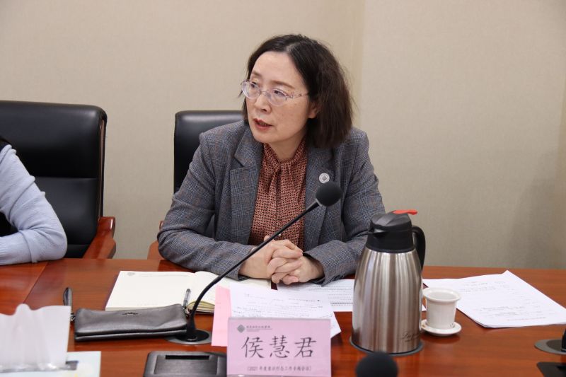 2021年12月1日下午，学院党委书记、常务副院长、学院宣传工作领导小组组长侯慧君主持召开2021年度意识形态工作专题会议，党委副书记、纪委书记、学院宣传工作领导小组副组长朱保江、学院宣传工作领导小组成员和各有关部门负责人参加会议。