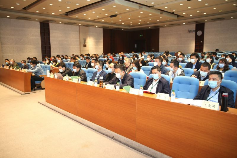 本次培训班共有来自教育部各司局和直属单位的96名党务干部，将参加为期一周的培训学习。培训紧扣教育部直属机关党建工作实际和党务干部工作需求，精心设计专题教学、分组研讨、座谈调研、经验分享、工作展示等教学活动。按照教学计划，将邀请中央和国家机关工委、教育部直属机关党委、中央党校（国家行政学院）、中国社会科学院、北京师范大学等单位的领导和专家作专题报告。（供稿：分班主任、学院社科部 郝富军；摄影：图书信息技术部 于荣壮；编发：宣传中心 徐宏伟）