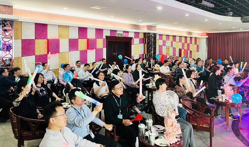 (撰稿:二班宣传委员、九江学院建工学院党委副书记李晓云;摄影:二班班长、河北工业大学材料学院院长郑士建;审稿:二班班主任杨红霞) (撰稿:二班宣传委员、九江学院建工学院党委副书记李晓云;摄影:二班班长、河北工业大学材料学院院长郑士建;审稿:二班班主任杨红霞)