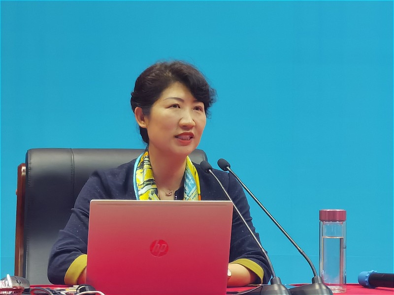 张岁玲以“促进教师专业发展，提升人才培养质量”为题，阐述了高校教师专业发展的理念，介绍了甘肃农业大学的校本实践，并和学员们一起探讨了激励教师热爱教学，潜心从教，实现有使命的学习，有组织的发展，助力教师成为大先生、好老师，担负起为党育人、为国育才神圣使命的政策和措施。