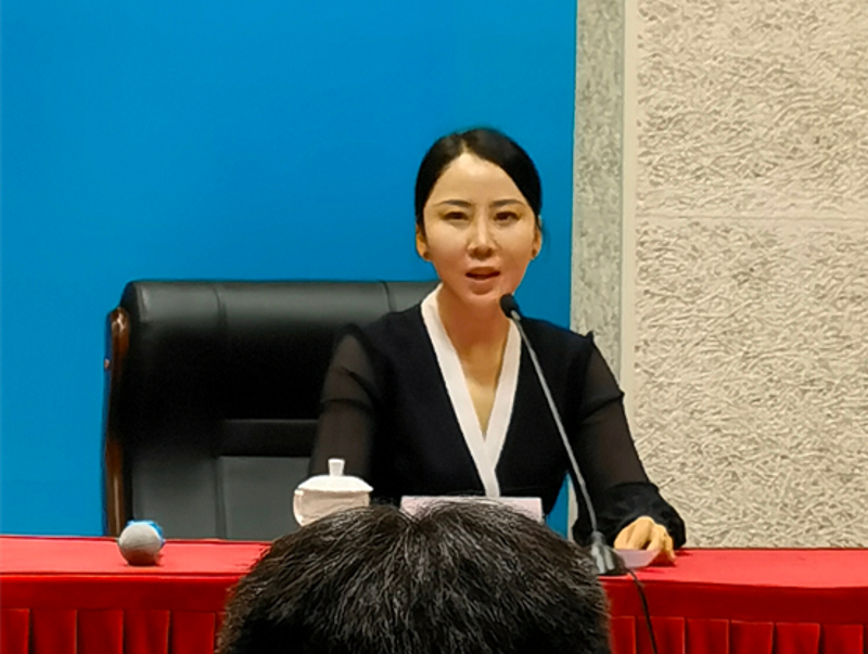 4月21日上午，第65期高校中青班第八期微讲坛在专家公寓永珊厅举行。本期微讲坛由一班承办，一班学员、甘肃农业大学教师发展中心主任张岁玲主讲，一班学员、河北北方学院法政学院（教师教育学院）党委副书记余欣主持。