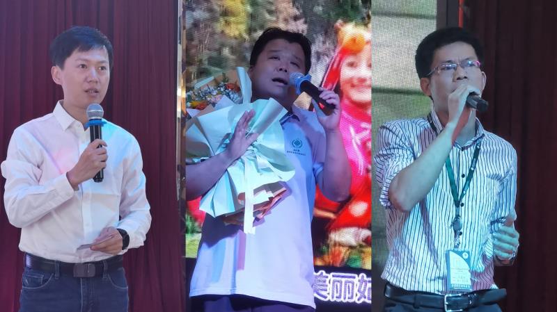 共有30余位学员用独唱、小合唱等形式演唱了17首歌曲。通过现场投票,评选出了最美歌声奖、最佳人气奖、最有魅力奖、最具风采奖。 共有30余位学员用独唱、小合唱等形式演唱了17首歌曲。通过现场投票,评选出了最美歌声奖、最佳人气奖、最有魅力奖、最具风采奖。