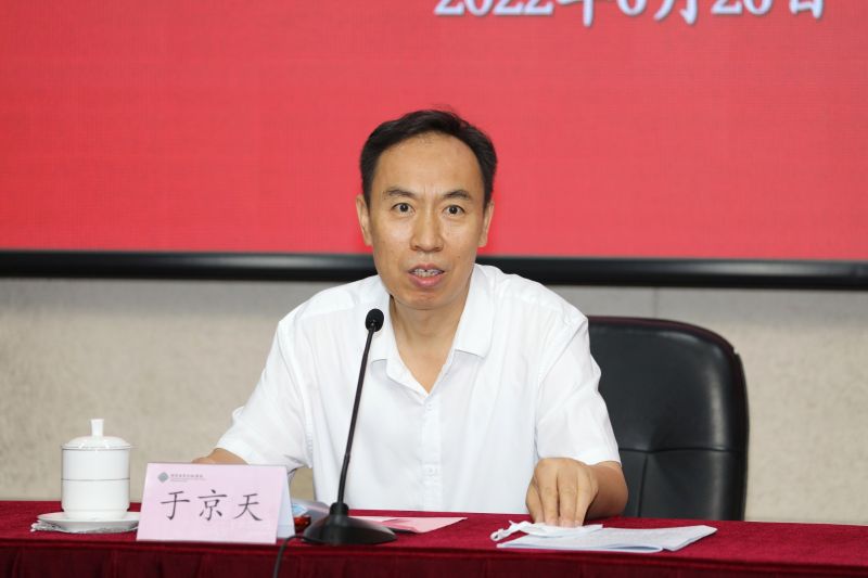 于京天在讲话中围绕“学习的三个理由”，阐述了此次集中培训的重要意义。他指出，共同学习有别于独自学习，学员间的交流切磋、互动分享能显著提高学习效果；集中培训有别于个人自学，有利于把组织的需求有效转化到学习计划中，把党和国家、广大师生对高校中层干部的期待转化到学习思考和破解难题中；集中学习的机会弥足珍贵，国家教育行政学院将以强有力的保障为此次培训保驾护航。于京天从四个方面提出学习建议。一要转变角色，平和理性。要尽快由工作状态转变为学习状态，由工作角色转变为学员角色，平心静气地学，实事求是地学。二要问题导向，积极主动。要深入梳理事业发展中的问题、亟待破解的难题，在学院提供的高端课程、高水平专家、高配置条件中，努力形成高质量成果。三要群策群力，相互分享。要打开思维，拿出干货，加强思想上的碰撞。四要严守纪律，确保安全。要特别讲规矩，特别讲纪律，在疫情特殊时期加强防护，获得身心全面发展。