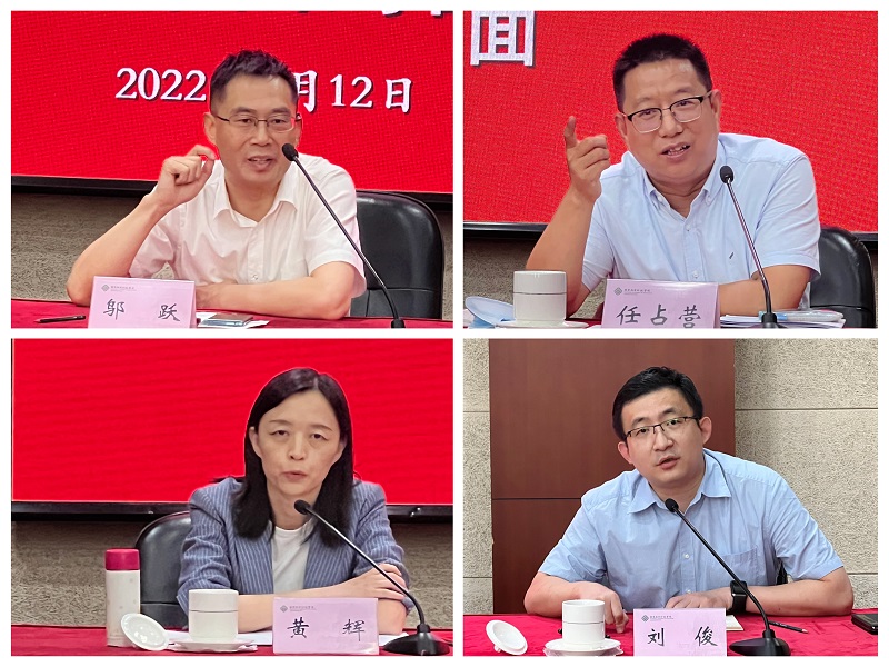 座谈交流会上,四位负责同志首先简要介绍了各自部门的主要职责和近期重点工作。邬跃处长介绍了加强高地建设、做好提质培优打造一批职教品牌、深化产教融合并开展实施评估、加强国际交流等重点内容。任占营处长介绍了加强国家“双高”和省“双高”建设、加强数字化建设、强化职教高考、做好高职升本的规划和准备工作。黄辉处长介绍了加强教学标准建设、优化专业布局、深化培养模式改革、加强“三教”改革、强化实习实训管理等方面的进展。刘俊副处长介绍了加强党的全面领导、上好思政课程、强化活动育人、加强劳动教育和安全教育、有效处置突发事件等方面的部署。 座谈交流会上,四位负责同志首先简要介绍了各自部门的主要职责和近期重点工作。邬跃处长介绍了加强高地建设、做好提质培优打造一批职教品牌、深化产教融合并开展实施评估、加强国际交流等重点内容。任占营处长介绍了加强国家“双高”和省“双高”建设、加强数字化建设、强化职教高考、做好高职升本的规划和准备工作。黄辉处长介绍了加强教学标准建设、优化专业布局、深化培养模式改革、加强“三教”改革、强化实习实训管理等方面的进展。刘俊副处长介绍了加强党的全面领导、上好思政课程、强化活动育人、加强劳动教育和安全教育、有效处置突发事件等方面的部署。