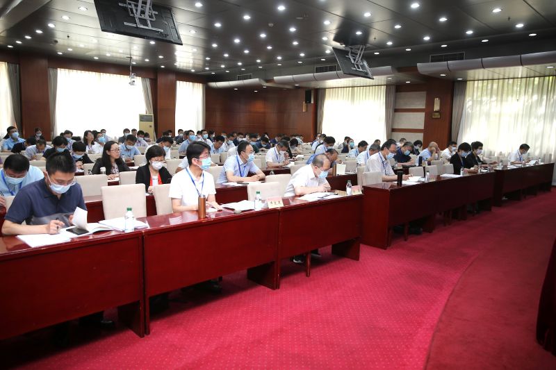 来自全国各省级教育行政部门和计划单列市教育局的分管领导和基教处负责人，以及教育部有关直属单位负责同志共计81名同志参加研讨学习。研讨班采取“线下+线上”的方式，开展研讨和交流。（供稿：班主任、教育行政教研部 韩烨；摄影：信息技术部 于荣壮；编发：宣传中心 陈中婷）