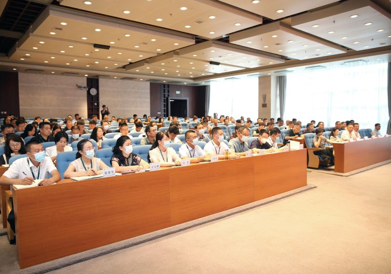 该项目是山西省教育厅委托国家教育行政学院举办的全省域长周期的基础教育高端人才培养项目。首期工程历时三年，已于2021年圆满结束。基于首期工程的良好培养效果，山西省教育厅接续委托学院举办第二期培养工程，项目为期两年，将以“成就卓越校长，引领教育未来”为主题，按照“系统设计、个性指导、连续培养、学用结合、协同创新、以点带面”的原则和思路，对123位名校长培养对象进行分阶段递进式培养，以期为山西省基础教育高质量发展提供高端人才支撑。（供稿：教育行政教研部 冯文宇；审稿：班主任 司洪昌；摄影：信息技术部 于荣壮；编发：宣传中心 陈中婷）