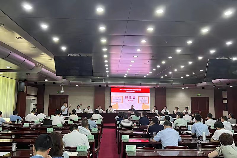 点评环节，四位点评嘉宾对各自的点评对象均不吝溢美之词。用其中一位嘉宾彭毅的点评来概括，本次辩论会“主持很出彩、辩论很精彩、观众很喝彩”。