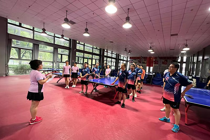 此次团体友谊赛正值我国第14个“全民健身日”,目的是营造积极向上、朝气蓬勃的校园文化氛围,促进学员之间的沟通交流,践行“每天锻炼一小时,健康工作每一天,幸福生活一辈子”的体育健身理念。 此次团体友谊赛正值我国第14个“全民健身日”,目的是营造积极向上、朝气蓬勃的校园文化氛围,促进学员之间的沟通交流,践行“每天锻炼一小时,健康工作每一天,幸福生活一辈子”的体育健身理念。