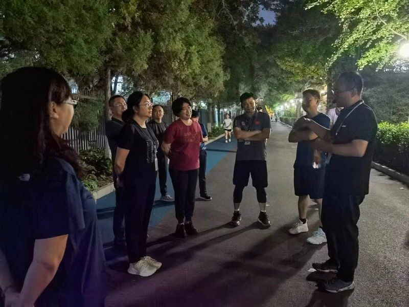 9月6日晚上，“健步走”活动举办了第一期“健步漫谈”，由北京外国语大学党委常委、统战部部长刘培元作《高校违纪典型案例剖析与启示》专题交流，刘培元部长就高校干部教师比较常见的违纪典型案例进行深刻剖析，并就大家关心的一些政策问题答疑互动，告诫学员们心存敬畏，共同营造风清气正的良好政治生态。