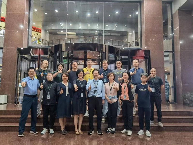 9月8日晚上，在“健步漫谈”第二期活动中，北京大学口腔医院党委书记周永胜分享了《口腔卫生健康常识》，以“一问一答”方式交流了口腔卫生健康的一些常识和注意事项，对大家日常可能存在的一些认识误区作了说明，并就养成良好口腔卫生健康习惯提出了有益建议。