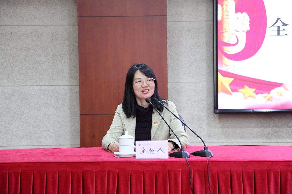 教育部财务司徐薇处长点评黄雨报告。