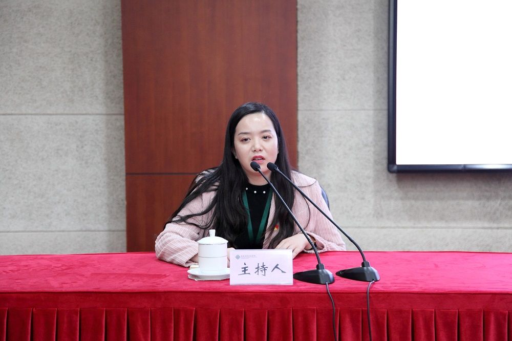 教育部基础教育司普通高中教育处副处长赵珊点评王同敏报告。