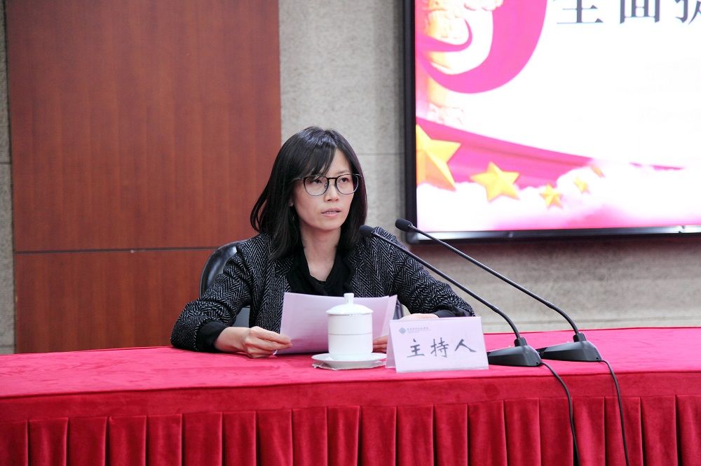 国家留学基金管理委员会美洲、大洋洲事务部副主任王静点评吴宝海报告。