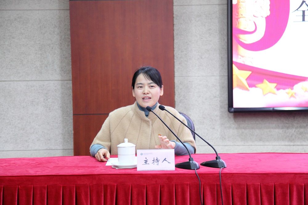 中国教育报刊社移动传播中心副主任易鑫点评朱正宁报告。 中国教育报刊社移动传播中心副主任易鑫点评朱正宁报告。