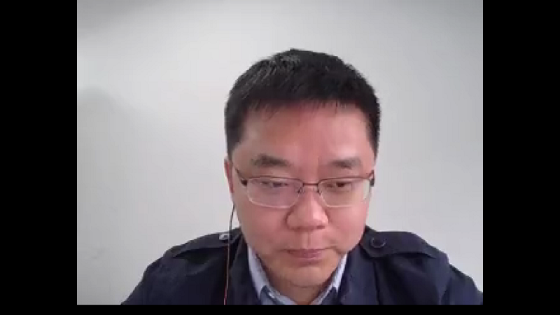 二组代表苏州经贸职业技术学院许应楠教授(专业带头人)提炼分享了组内各团队建设的共性做法。一是从专业群建设的视角重构课程体系;二是基于职业教育的类型教育定位推进教学改革;三是着力加强校企深入合作;四是重视调动每一位团队成员积极性;五是重视团队教师的能力提升;六是重视团队建设的制度建设和保障机制。 二组代表苏州经贸职业技术学院许应楠教授(专业带头人)提炼分享了组内各团队建设的共性做法。一是从专业群建设的视角重构课程体系;二是基于职业教育的类型教育定位推进教学改革;三是着力加强校企深入合作;四是重视调动每一位团队成员积极性;五是重视团队教师的能力提升;六是重视团队建设的制度建设和保障机制。