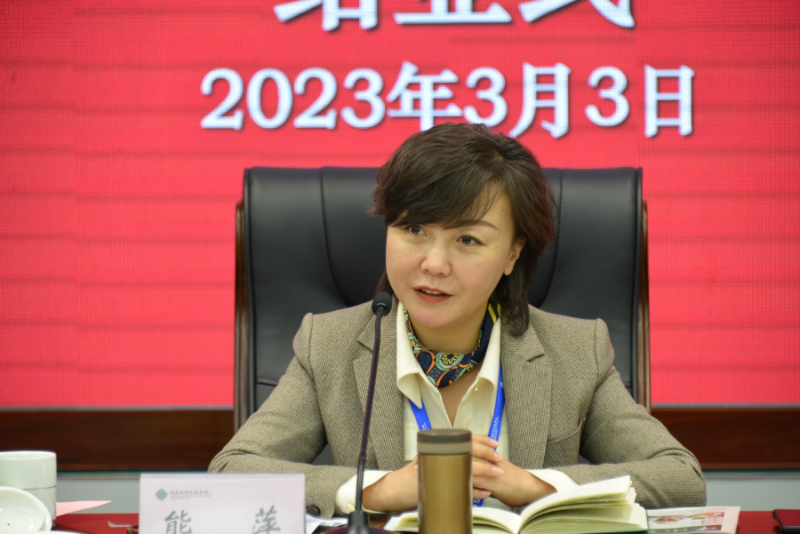 熊萍副局长代表项目委托方石家庄教育局讲话。她强调石家庄市委、市政府对校长队伍培训者高度重视，对国家教育行政学院管理部门与班主任团队表示高度认可，对参训学员的学习状态表示高度肯定。她期望学员加强区域教育科学谋划，因地施策加强教师队伍建设，抓好政策协调落实，将培训的成果转化为行动的实践。